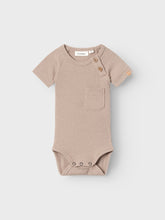 Lil 'Atelier - Gago Kub Kortærmet Slim Body -  Mocha Meringue